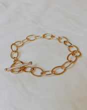 Load image into Gallery viewer, Ivy Oval Link Bracelet
