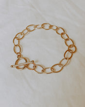Load image into Gallery viewer, Ivy Oval Link Bracelet
