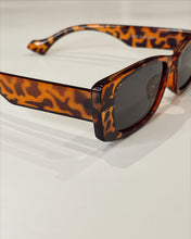 Load image into Gallery viewer, Frankie Glasses // Classic Tortoiseshell
